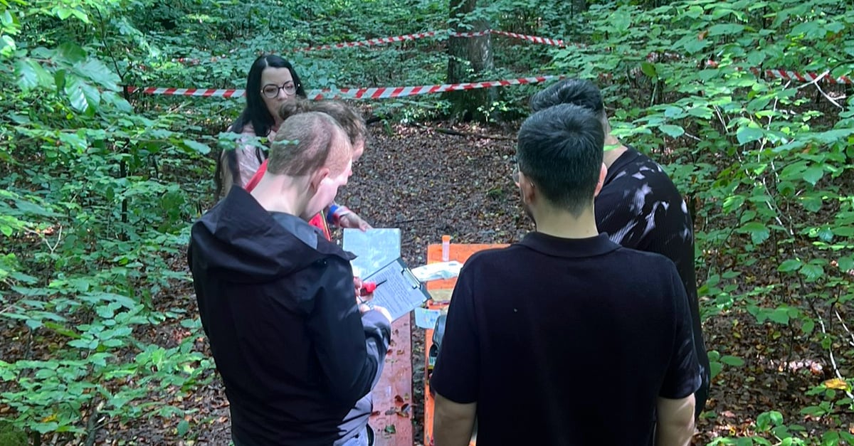 Solving Puzzles Together in Escape Room-Games